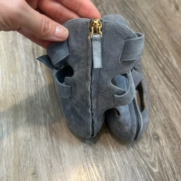 SUPER SALE 💥Valentino Garavani Women's Blue Suede Flats - Picture 3 of 7